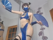 嫩妹扮演冷酷女忍者在直播跳舞